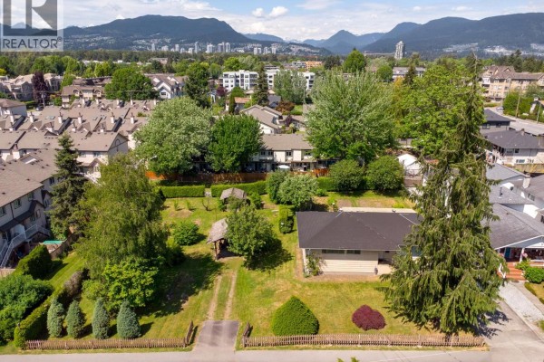 2337 Lobb Avenue, Port Coquitlam, BC V3C1M7 Photo 2