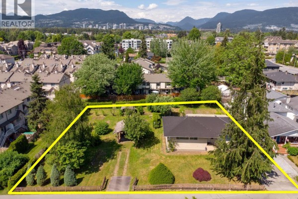 2337 Lobb Avenue, Port Coquitlam, BC V3C1M7 Photo 3