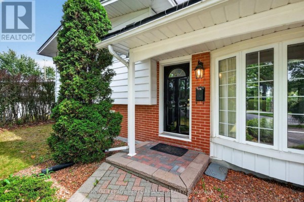 2337 Samuel Drive, Ottawa, ON K1G3C3 Photo 2