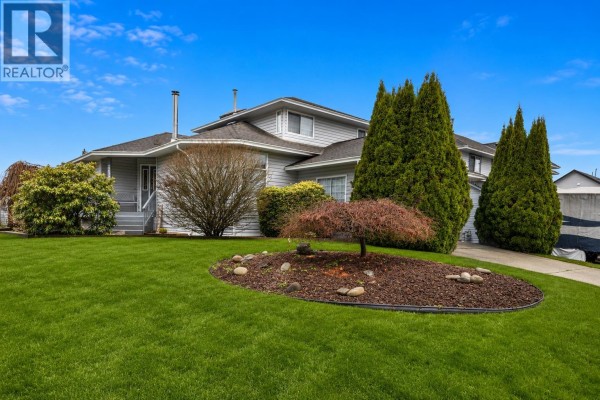Backyard with swimming pool, patio area, and wooden fence - 23390 123 Avenue, Maple Ridge
