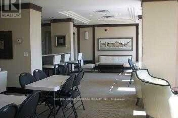 Common lounge area with seating, tables, and a bar with stools. - 234 - 18 Harding Boulevard E, Richmond Hill