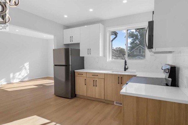 Kitchen - 234 14 Street N, Lethbridge, AB T1H2V9 Photo 3