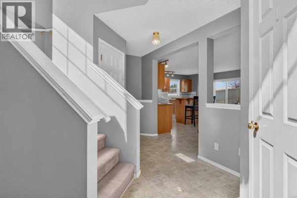 Living room - 234 Chapalina Place Se, Calgary, AB T2X3P4 Photo 4