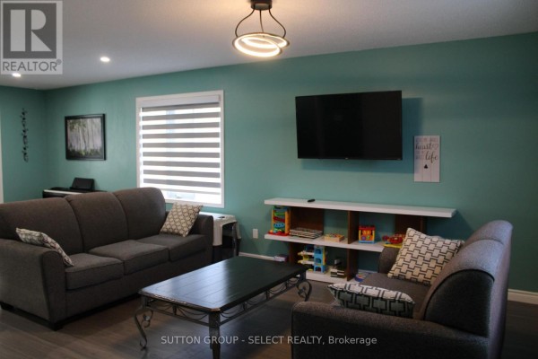 Laundry room - 234 Parkview Drive, Strathroy Caradoc, ON N7G4C1 Photo 3