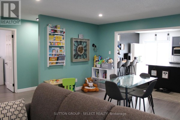 Living room - 234 Parkview Drive, Strathroy Caradoc, ON N7G4C1 Photo 5
