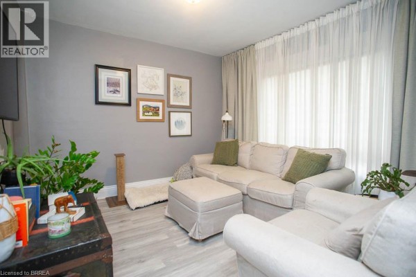 Eat in kitchen - 234 Sheridan Street Unit# Upper, Brantford, ON N3S4R3 Photo 5