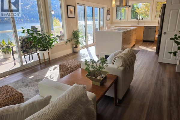 Living room - 2340 3a Highway, Nelson, BC V1L6K7 Photo 3