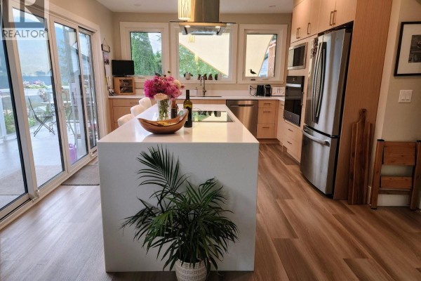 Kitchen - 2340 3a Highway, Nelson, BC V1L6K7 Photo 4