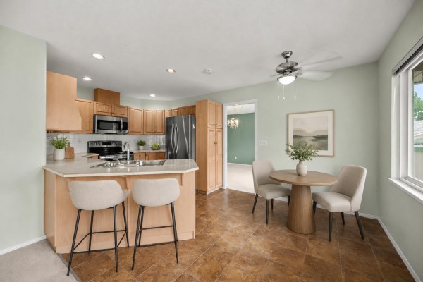 235 13888 70 Avenue, Surrey, BC V3W0R8 Photo 5