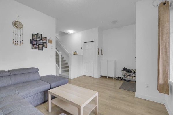 235 13958 108 Avenue, Surrey, BC V3T0B4 Photo 2
