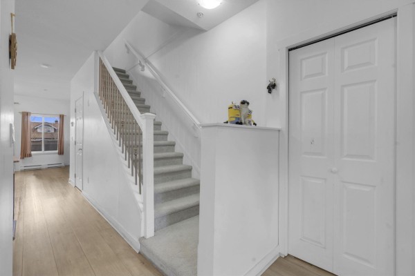 235 13958 108 Avenue, Surrey, BC V3T0B4 Photo 3