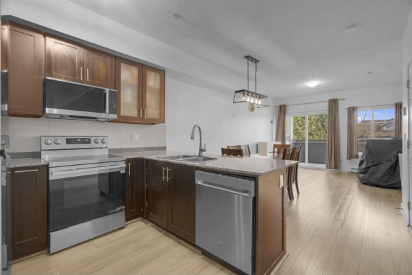 235 13958 108 Avenue, Surrey, BC V3T0B4 Photo 4