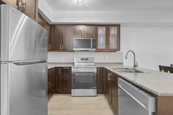 235 13958 108 Avenue, Surrey, BC V3T0B4 Photo 5