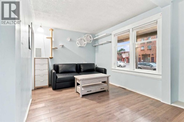 Bedroom - 235 20 Avenue Ne, Calgary, AB T2E1R1 Photo 4
