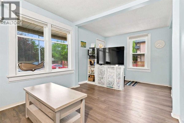 Bedroom - 235 20 Avenue Ne, Calgary, AB T2E1R1 Photo 5