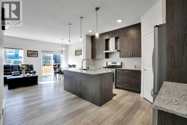Living room - 235 Clydesdale Avenue, Cochrane, AB T4C2R1 Photo 5