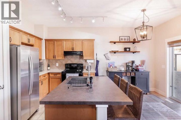 Family room - 235 Cougar Plateau Way Sw, Calgary, AB T3H5S3 Photo 5