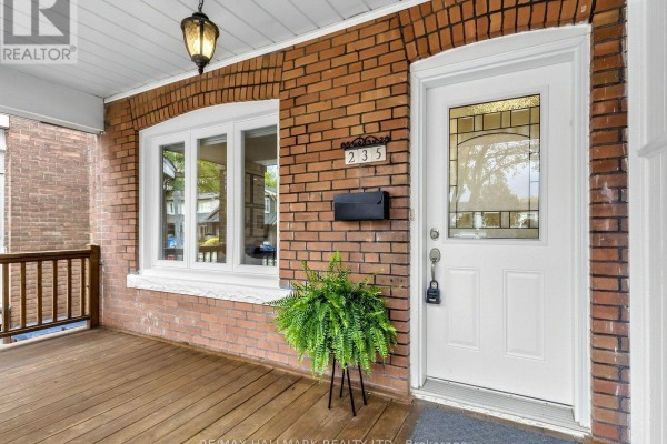 Kitchen - 235 Glebeholme Boulevard, Toronto, ON M4J1T1 Photo 3