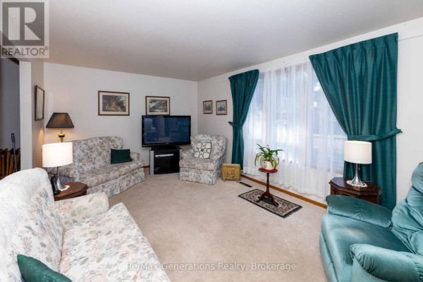 Kitchen - 235 Maple Avenue, Thunder Bay, ON P7B4V6 Photo 3