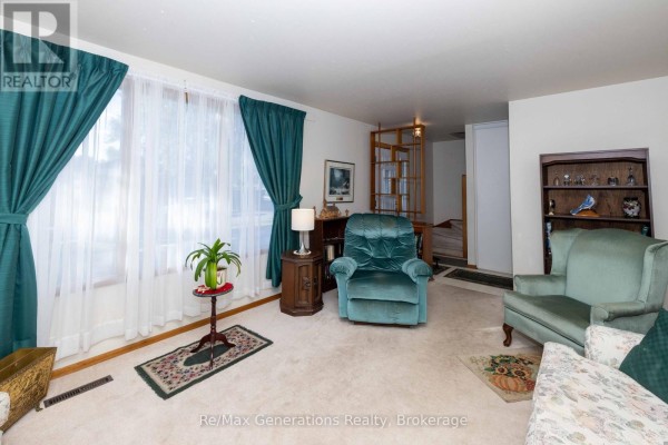 Bedroom - 235 Maple Avenue, Thunder Bay, ON P7B4V6 Photo 4