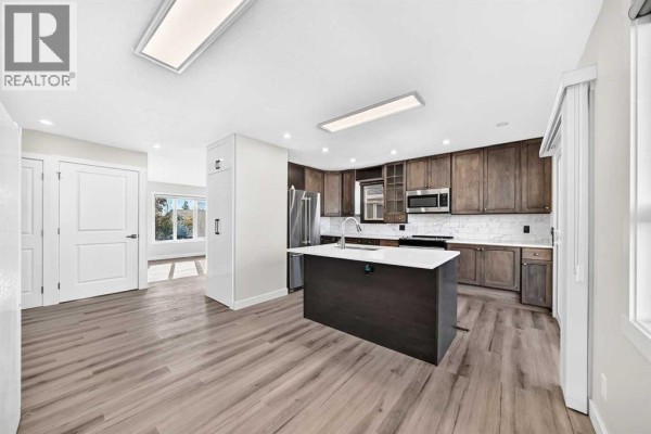 4pc Bathroom - 235 Margate Close Ne, Calgary, AB T2A3E5 Photo 3