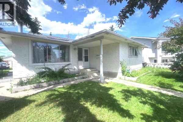 Kitchen - 235 Penbrooke Close Se, Calgary, AB T2A3N9 Photo 2