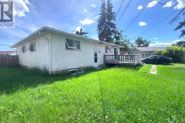 Primary Bedroom - 235 Penbrooke Close Se, Calgary, AB T2A3N9 Photo 3