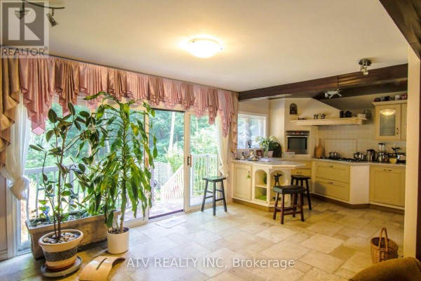Primary Bedroom - 235 Saint Marks Road, Toronto, ON M6S2J1 Photo 5