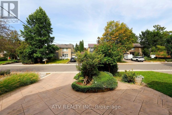 Family room - 235 St  Mark's Road, Toronto, ON M6S2J1 Photo 3