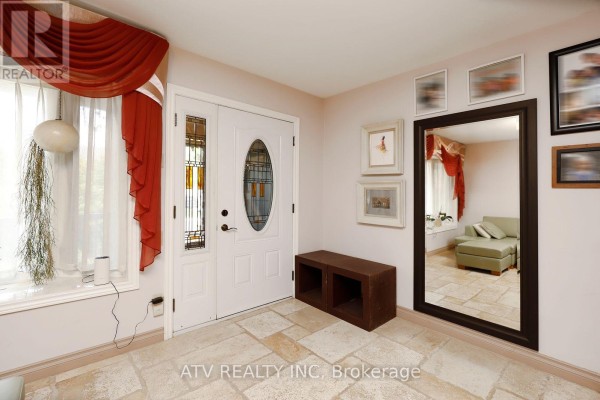 Kitchen - 235 St  Mark's Road, Toronto, ON M6S2J1 Photo 4