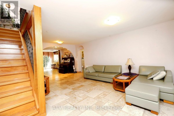 Primary Bedroom - 235 St  Mark's Road, Toronto, ON M6S2J1 Photo 5