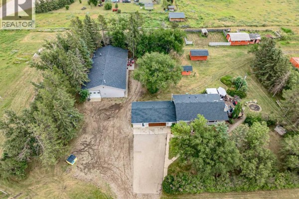 Living room - 235084 Range Road 275a, Rural Rocky View County, AB T1X2H3 Photo 2