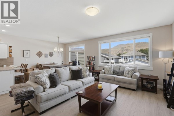 Foyer - 2352 Bossert Avenue, Kamloops, BC V2B4V6 Photo 4