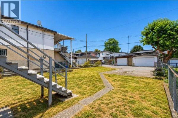2354 E 33rd Avenue, Vancouver, BC V5R2S3 Photo 4