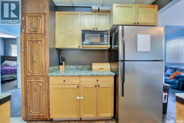 Kitchen - 2354 Mcara Street, Regina, SK S4N2W3 Photo 5