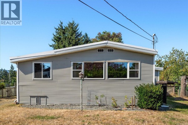 Sunroom - 2357 Barclay St, Nanaimo, BC V9T6H9 Photo 2