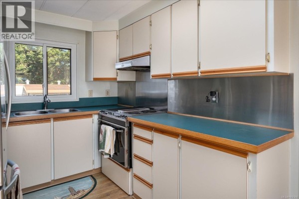 Bathroom - 2357 Barclay St, Nanaimo, BC V9T6H9 Photo 4