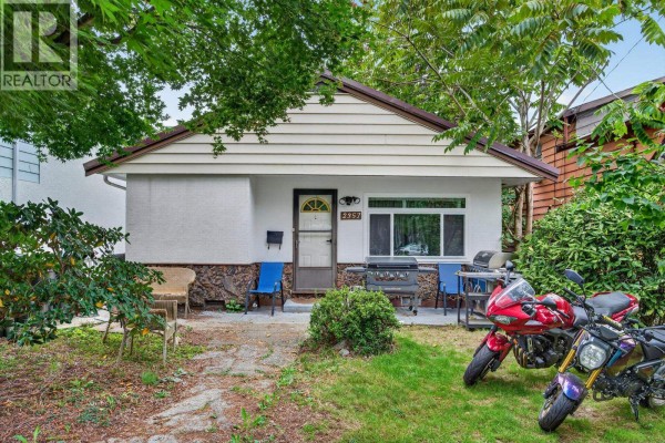 2357 Hawthorne Avenue, Port Coquitlam, BC V3C1X1 Photo 2