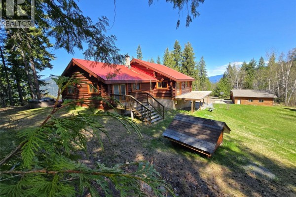 2358 Dunn Lake Road, Clearwater, BC, photo 2