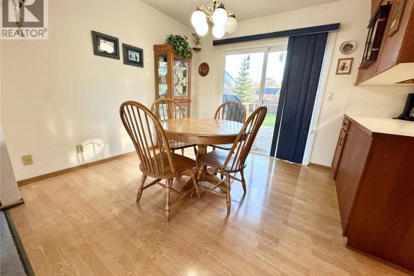 Bedroom - 236 13th Street Ne, Weyburn, SK S4H1L2 Photo 5