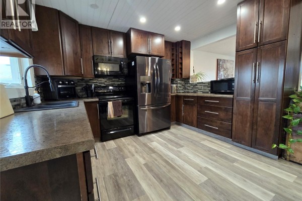 4pc Bathroom - 236 Bean Crescent, Weyburn, SK S4H3G1 Photo 4