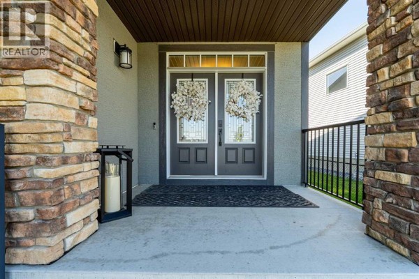 236 Hillcrest Drive Sw, Airdrie, AB, photo 2