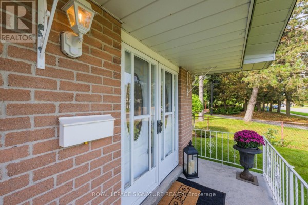 Kitchen - 236 John Tabor Trail, Toronto, ON M1B2R4 Photo 4
