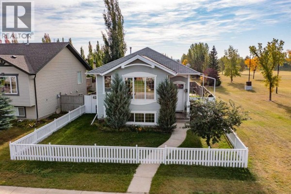 Bedroom - 236 Kingston Drive, Red Deer, AB T4P0A7 Photo 2