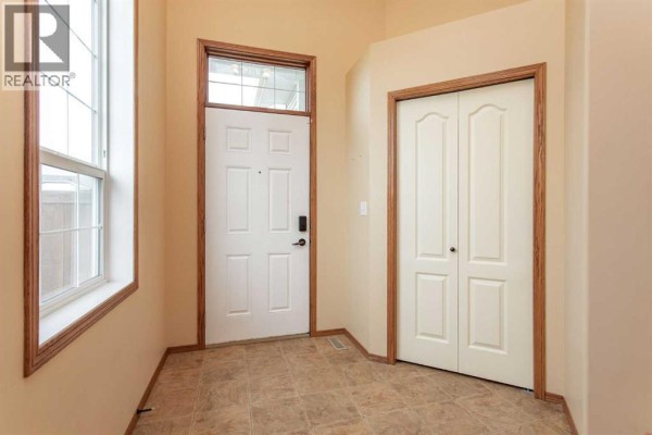 Foyer - 236 Kingston Drive, Red Deer, AB T4P0A7 Photo 5