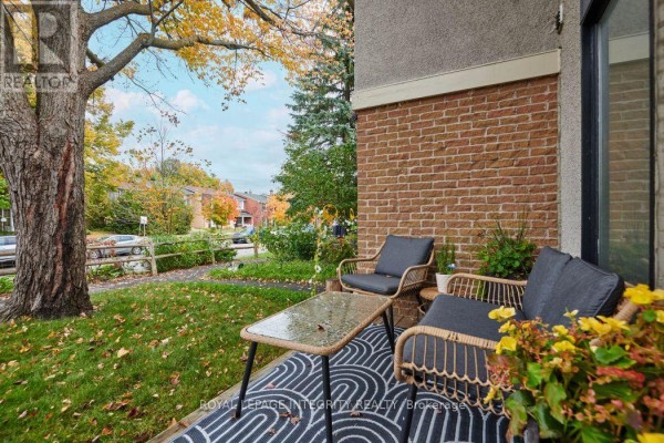 Eating area - 236 Monterey Drive, Ottawa, ON K2H7B2 Photo 3