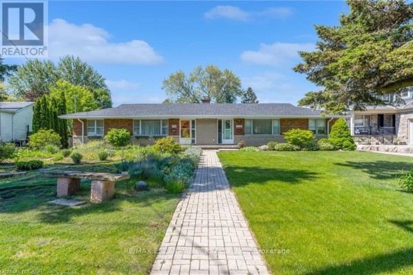 Residential for rent at 236 Pine Cove Road, Burlington, ON - MLS® mHCCX8