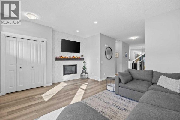 Living room - 236 Rowmont Boulevard Nw, Calgary, AB T3L0H3 Photo 4