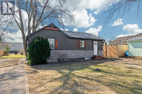 236 Sydenham Street, Strathroy Caradoc, ON, photo 2