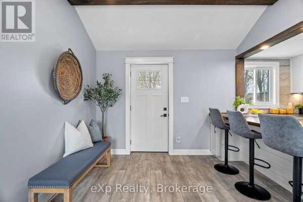 Living room - 236 Sydenham Street, Strathroy Caradoc, ON N7G1V3 Photo 4
